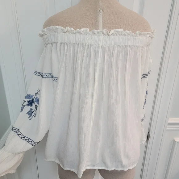 2/$20 American Eagle Ebroidered Peasant Top M - Picture 5 of 12